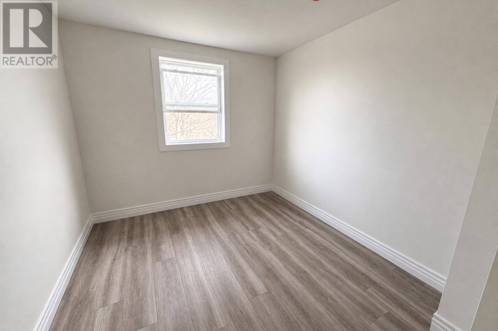 85 Cabot Street, photo 10 of 11