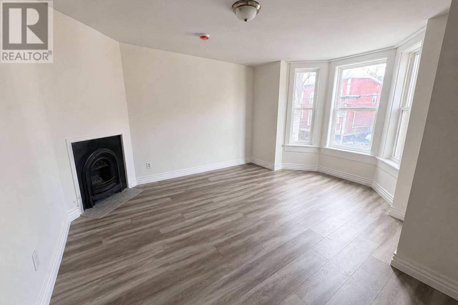 85 Cabot Street, photo 8 of 11