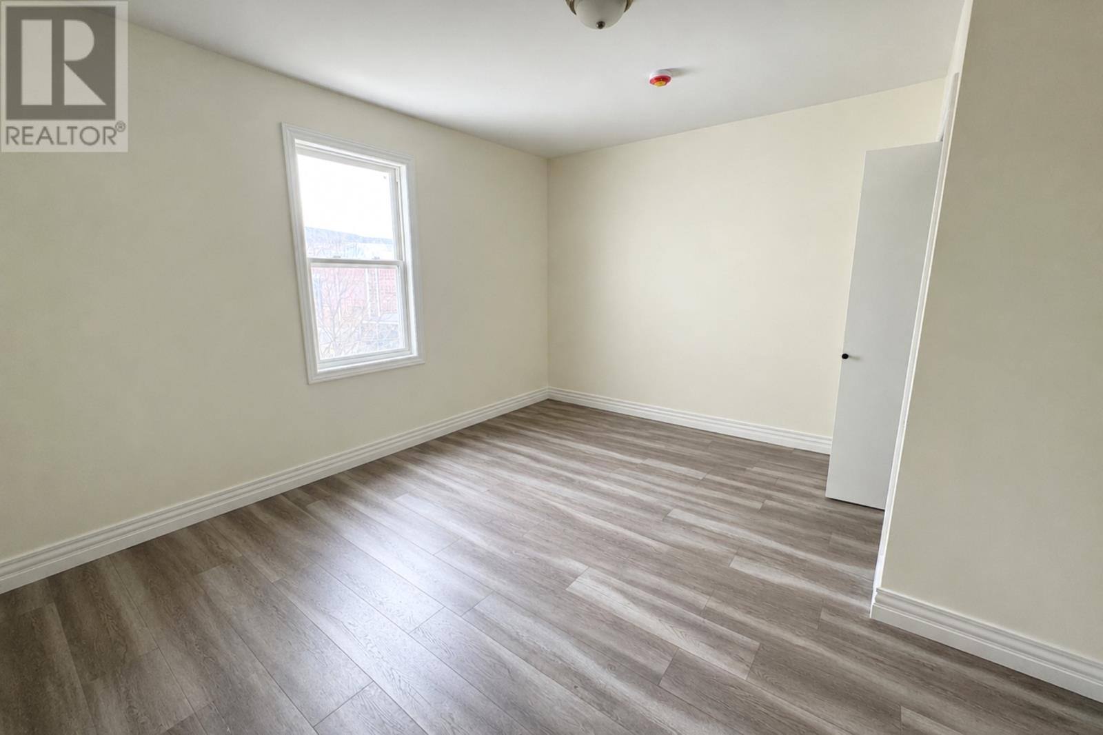 85 Cabot Street, photo 9 of 11