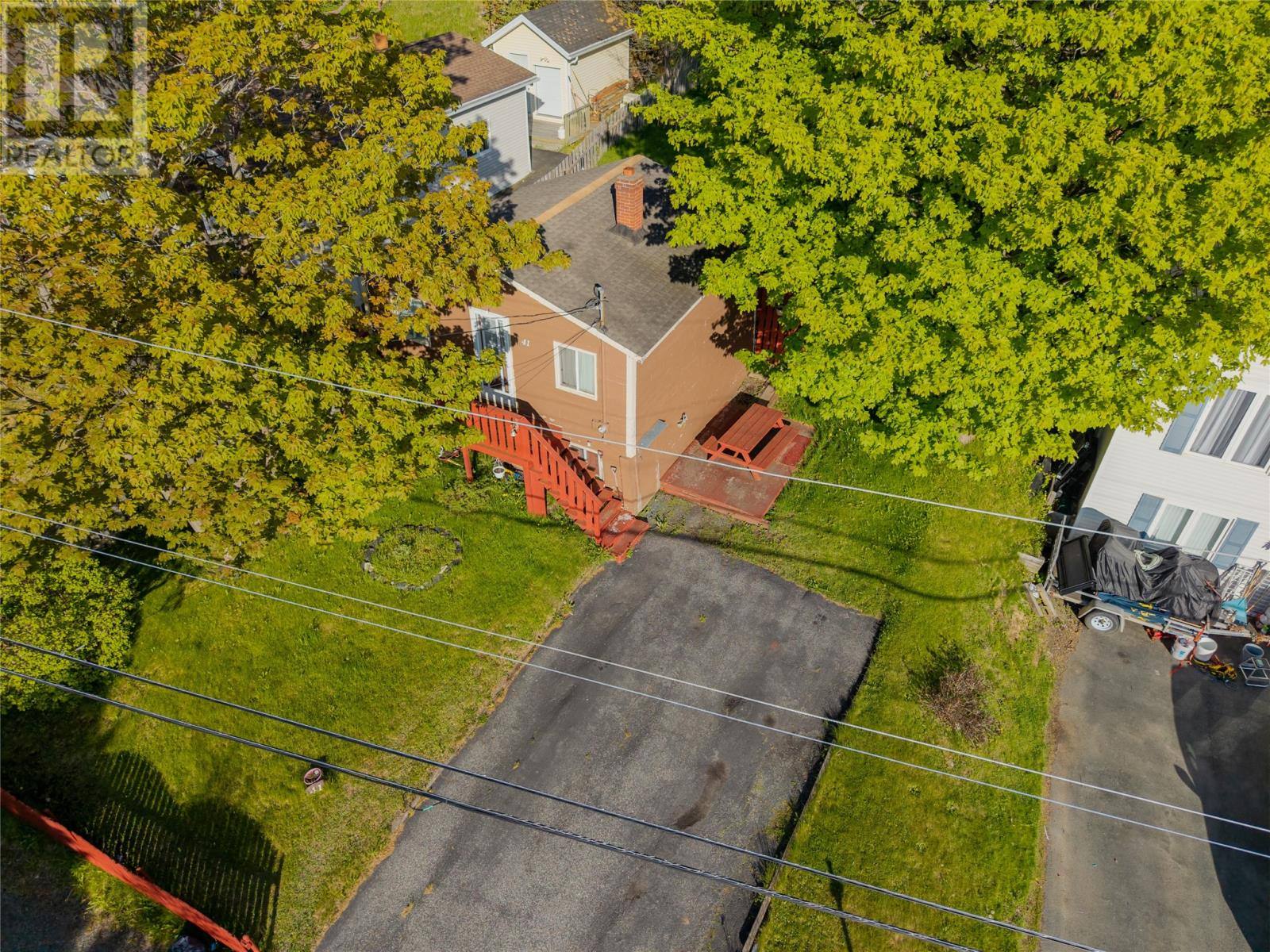 41 Hillview Drive, photo 2 of 11