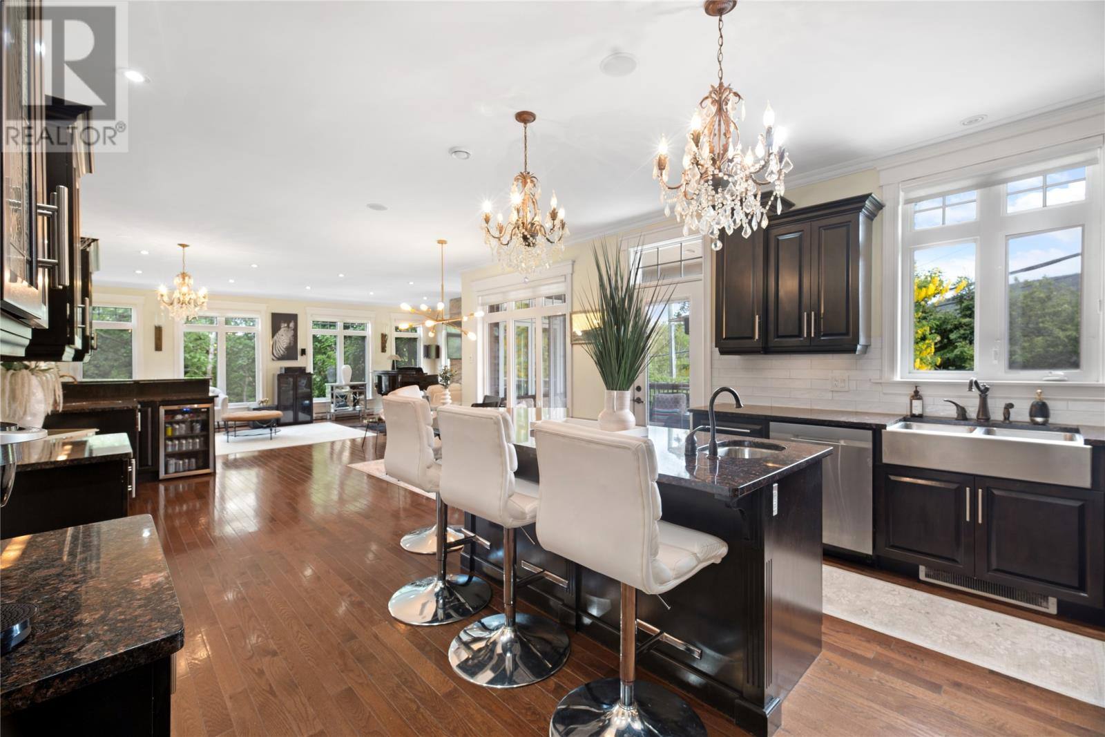 8 Carriage Lane, photo 12 of 50