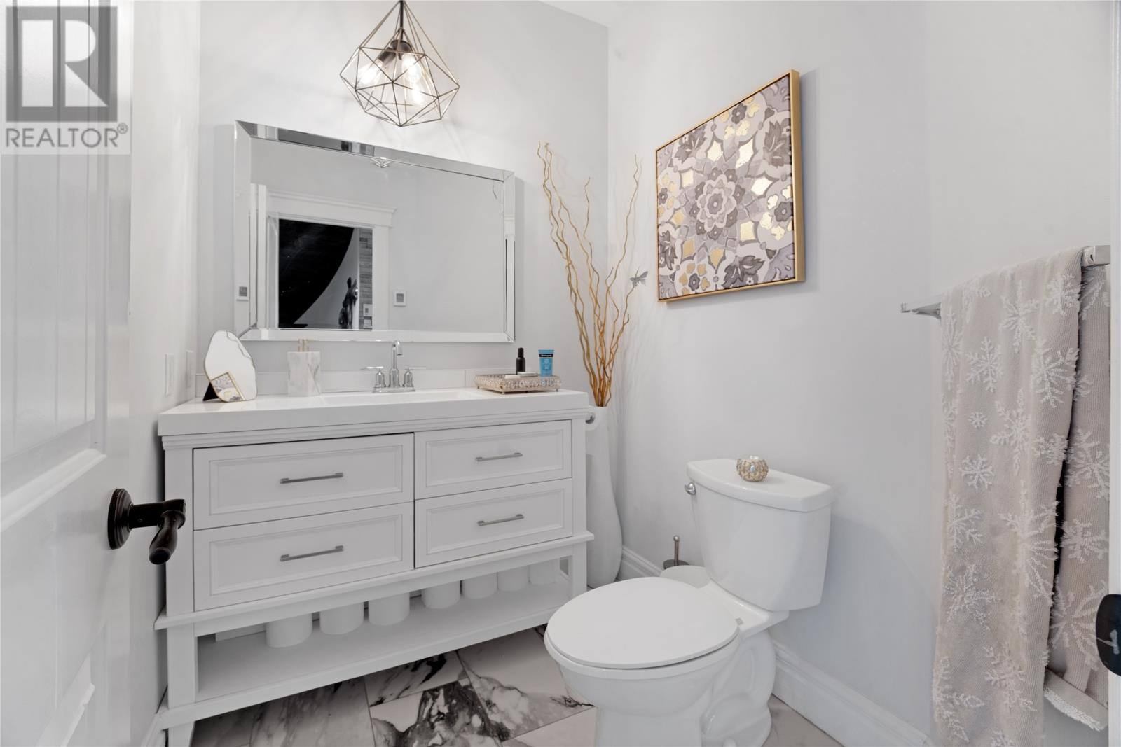 8 Carriage Lane, photo 18 of 50