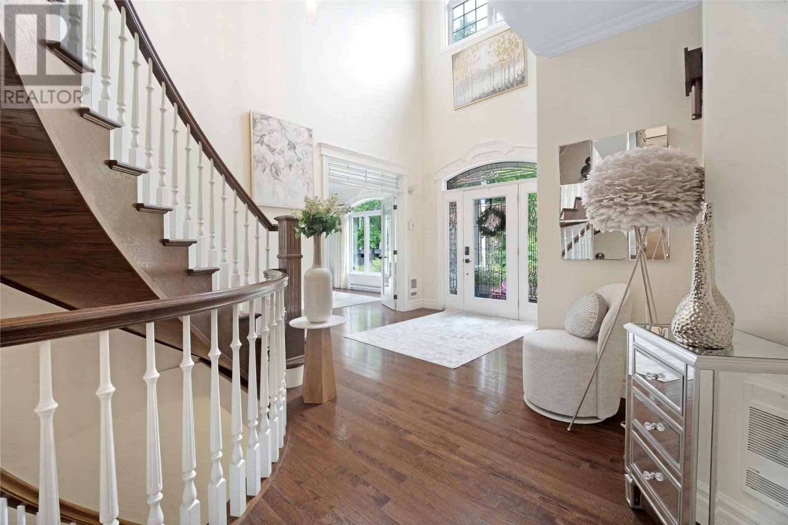 8 Carriage Lane, photo 4 of 50