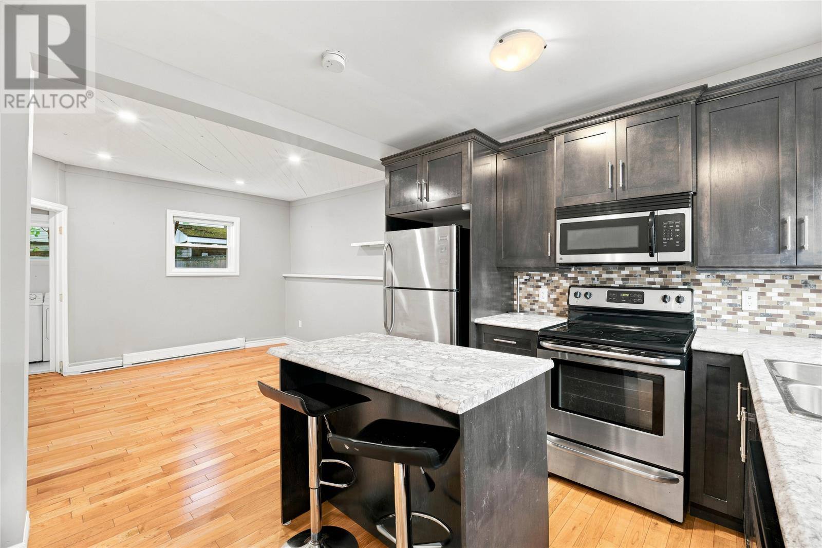 13 McFarlane Street, photo 2 of 13
