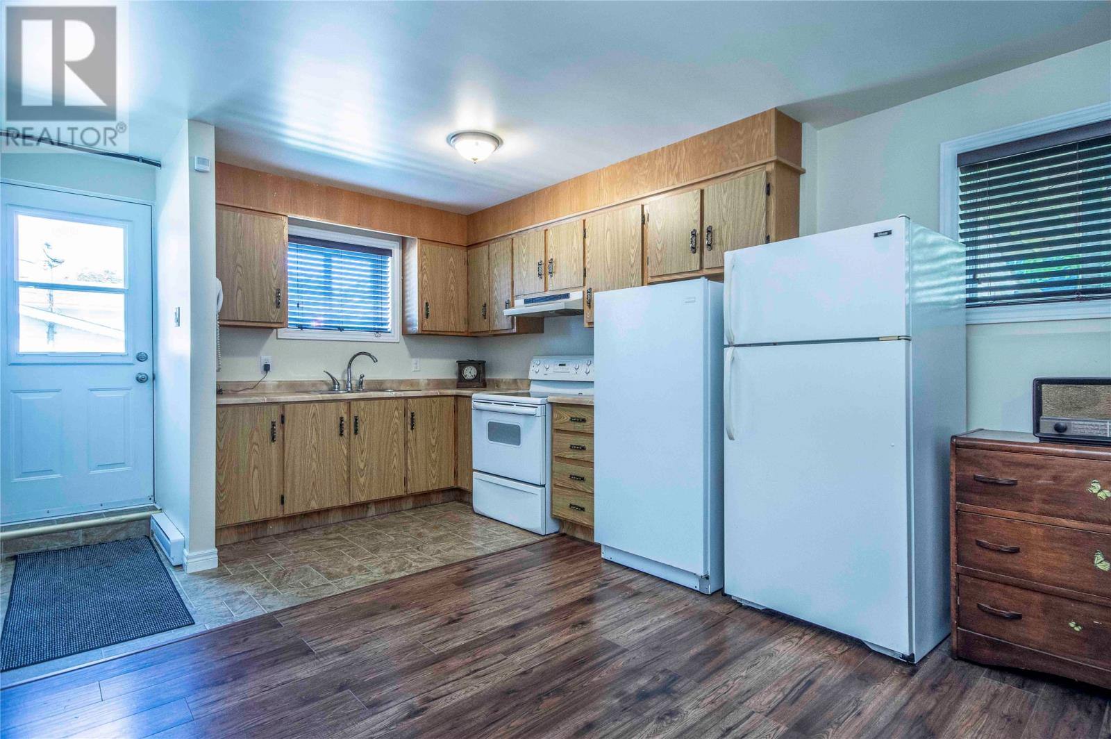 57 Cabot Road, photo 21 of 35