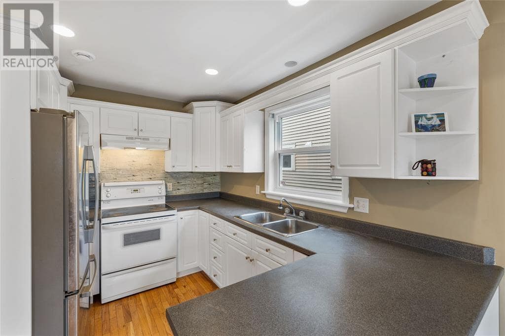 331 Stavanger Drive, photo 10 of 30