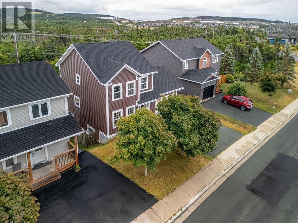 331 Stavanger Drive, photo 2 of 30