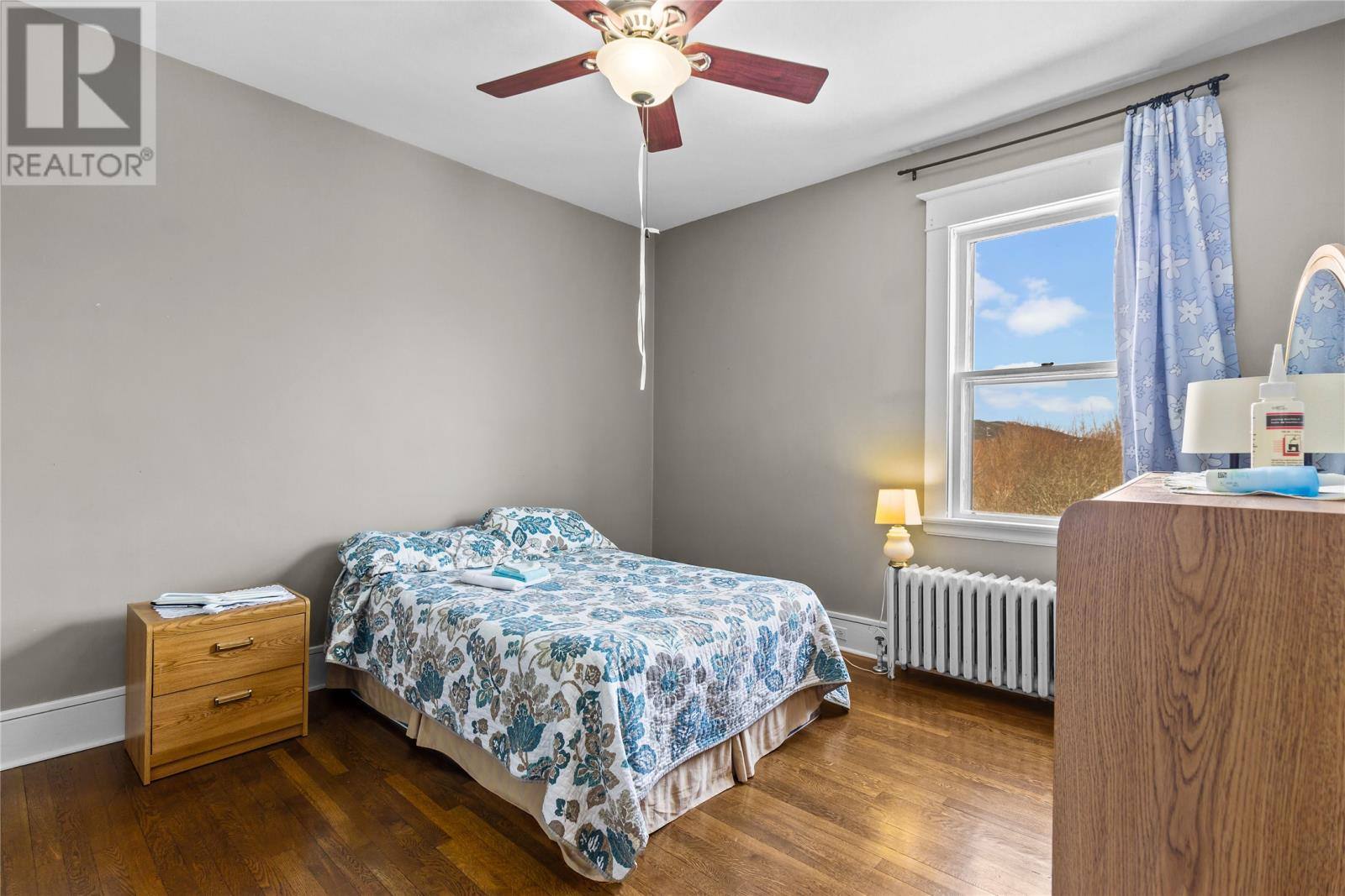 8 Glenridge Crescent, photo 11 of 24