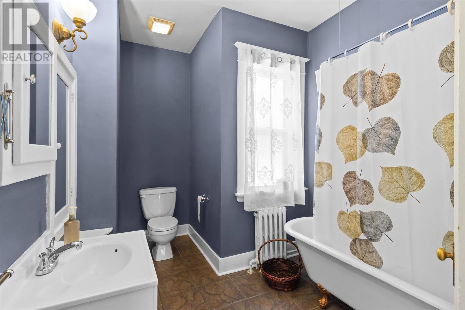 8 Glenridge Crescent, photo 16 of 24