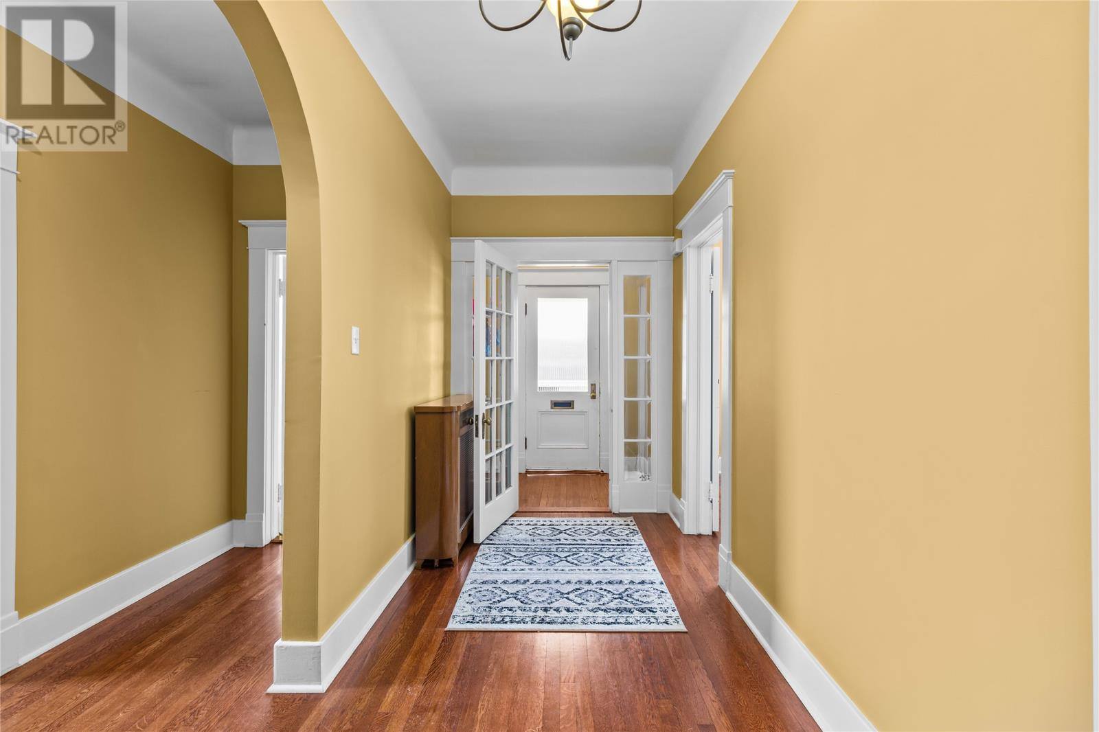 8 Glenridge Crescent, photo 5 of 24