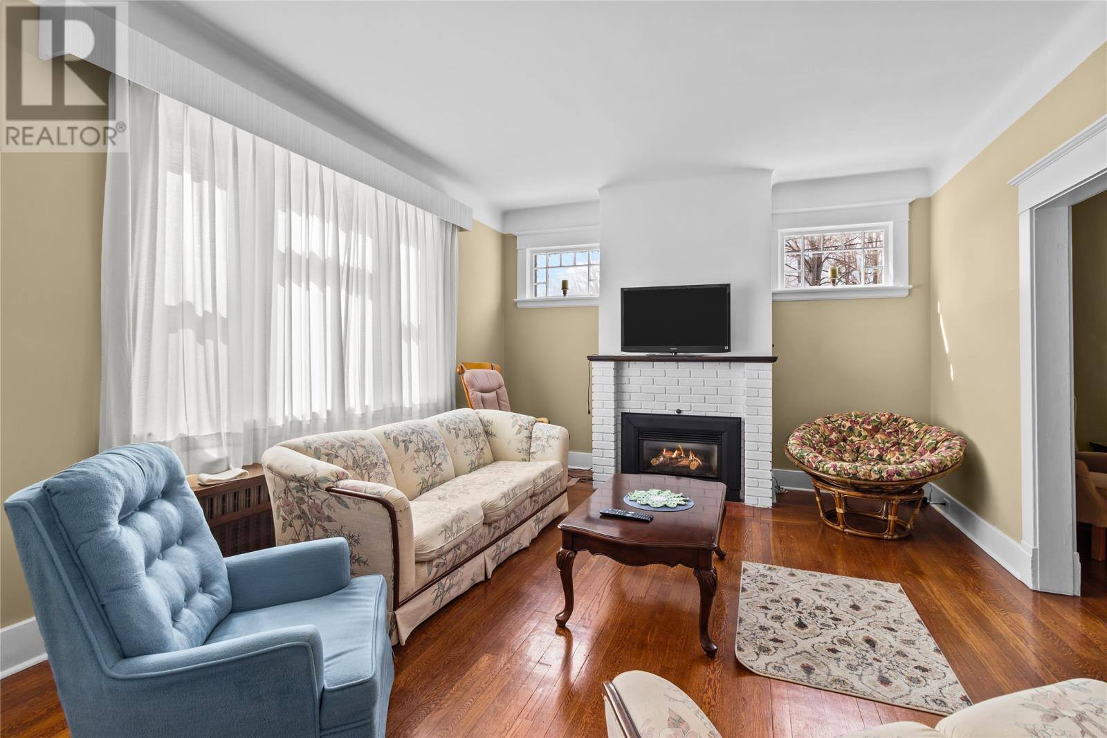 8 Glenridge Crescent, photo 7 of 24