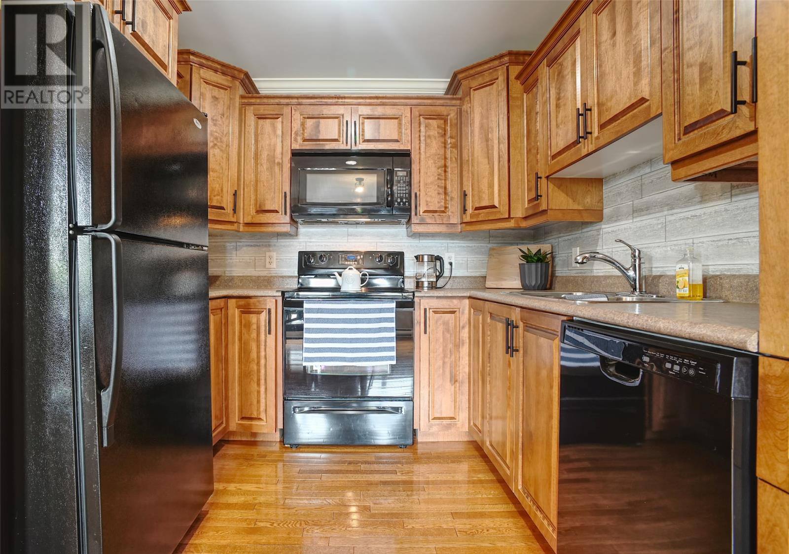 130 Green Acre Drive, photo 7 of 38