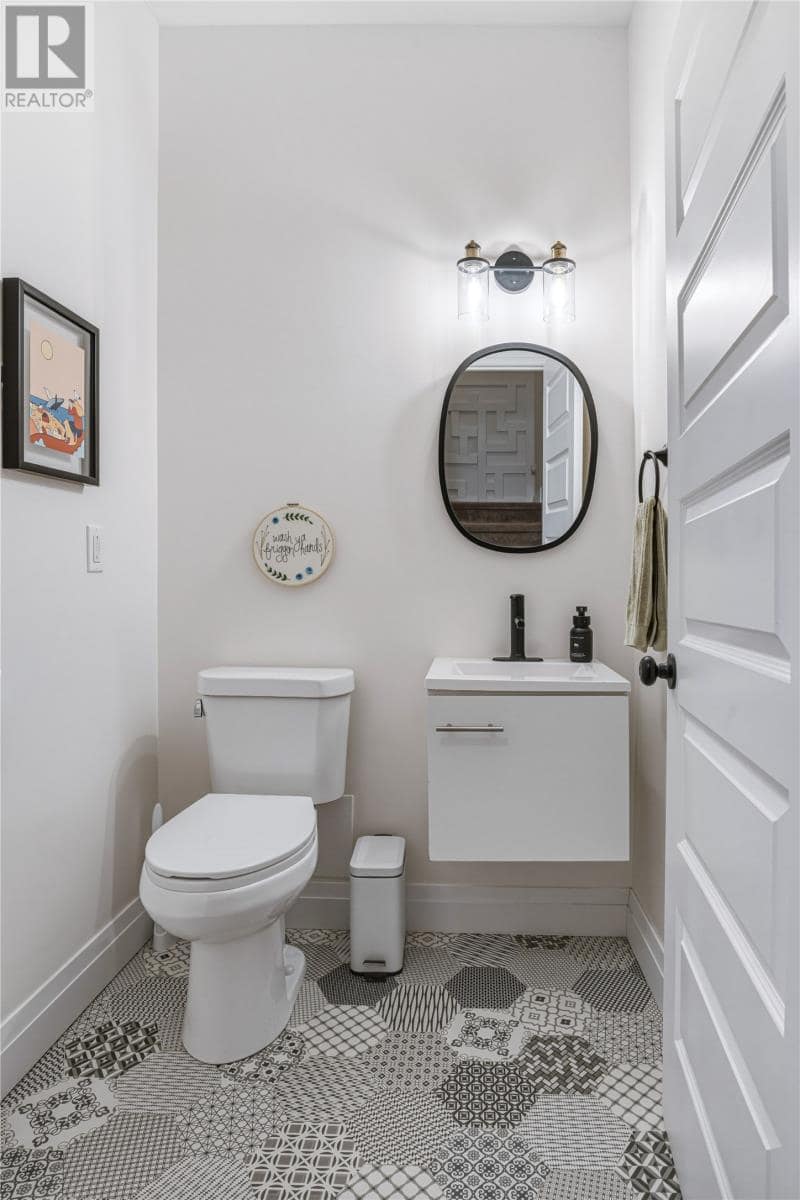 72 Bennett Avenue, photo 10 of 40
