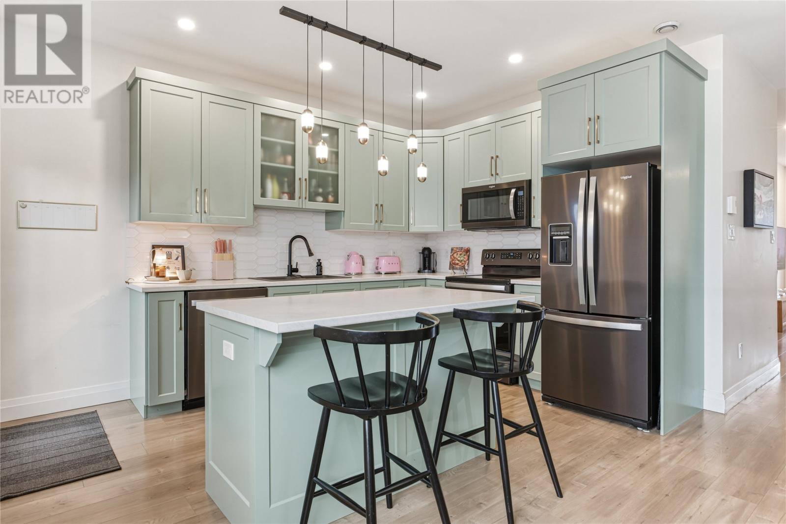 72 Bennett Avenue, photo 16 of 40
