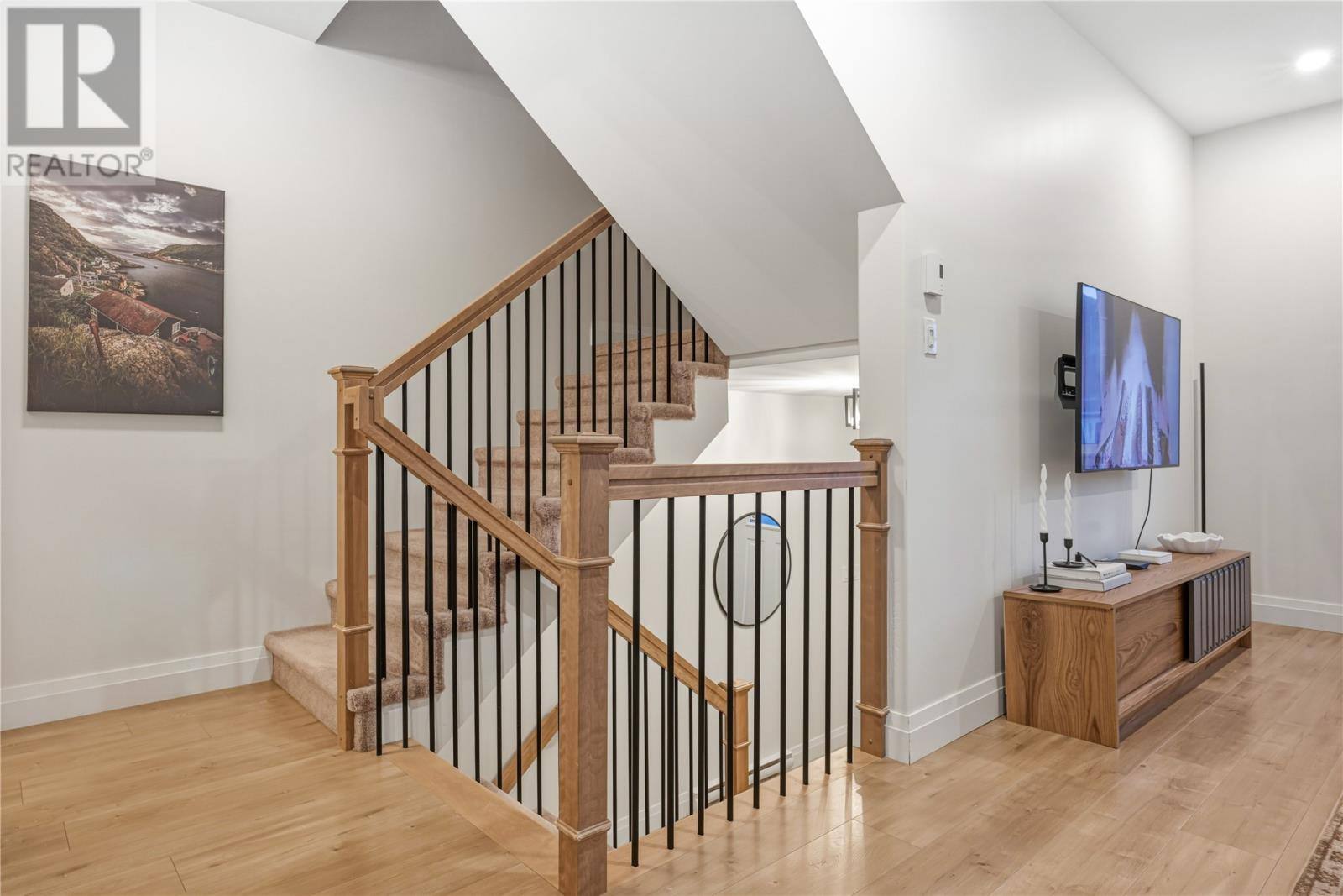 72 Bennett Avenue, photo 4 of 40