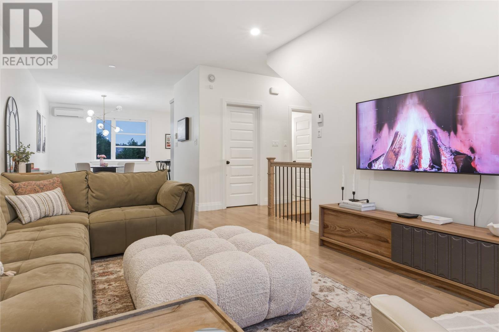 72 Bennett Avenue, photo 9 of 40