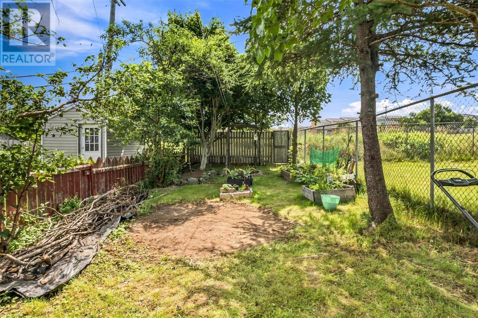 24 Nascopie Crescent, photo 16 of 17