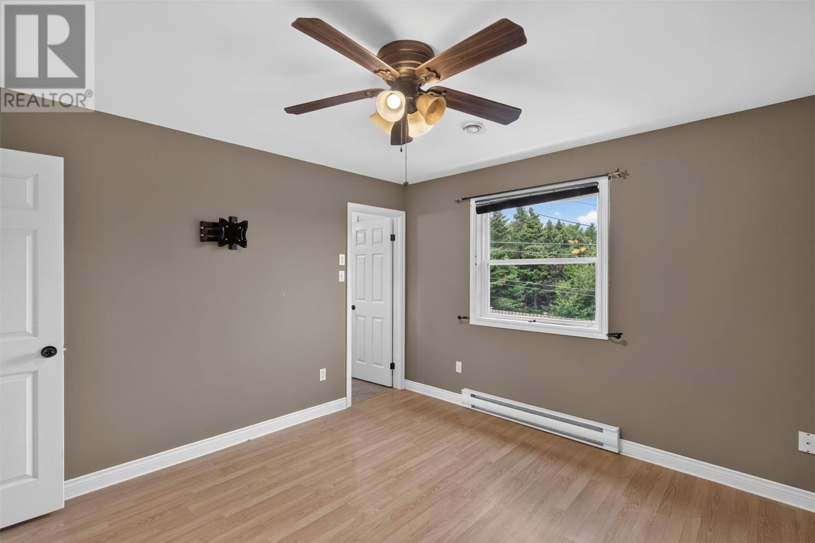 40 Ranger Avenue, photo 15 of 49
