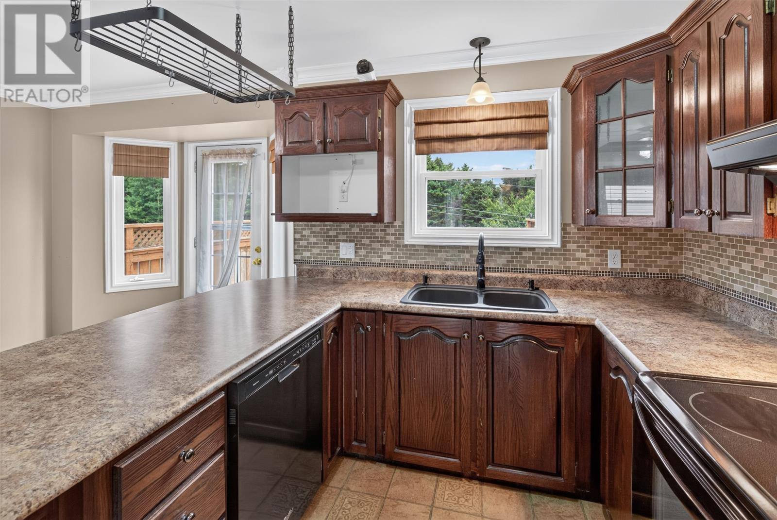 40 Ranger Avenue, photo 6 of 49
