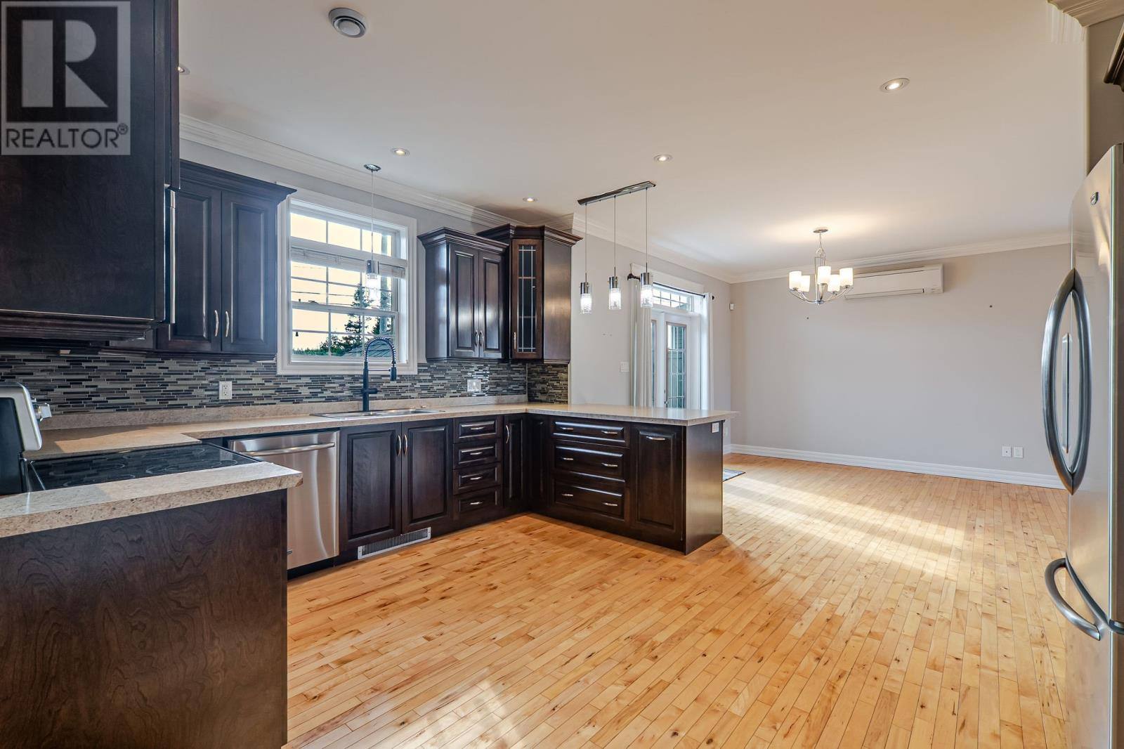 28 Kenai Crescent, photo 17 of 46