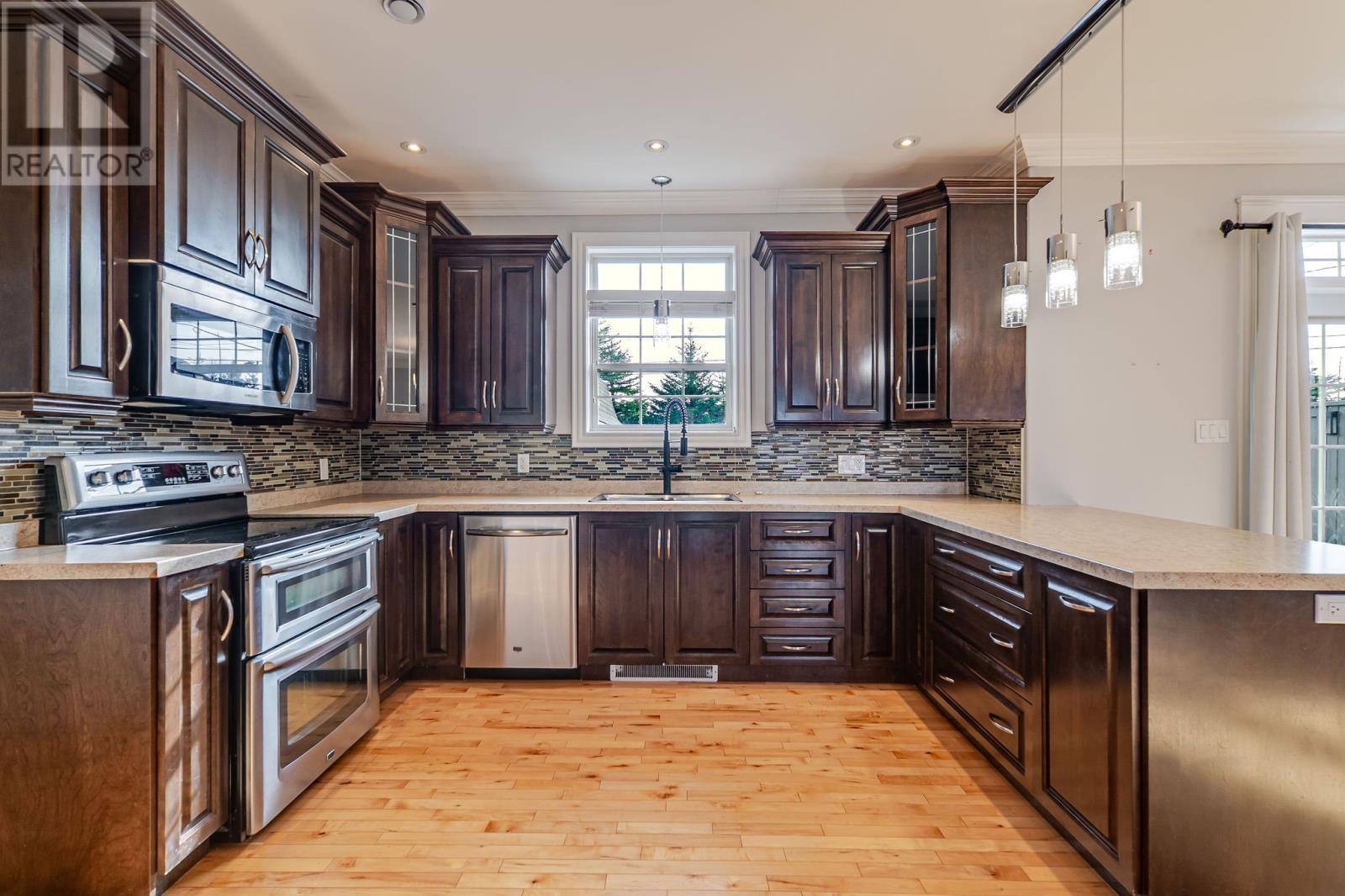 28 Kenai Crescent, photo 19 of 46