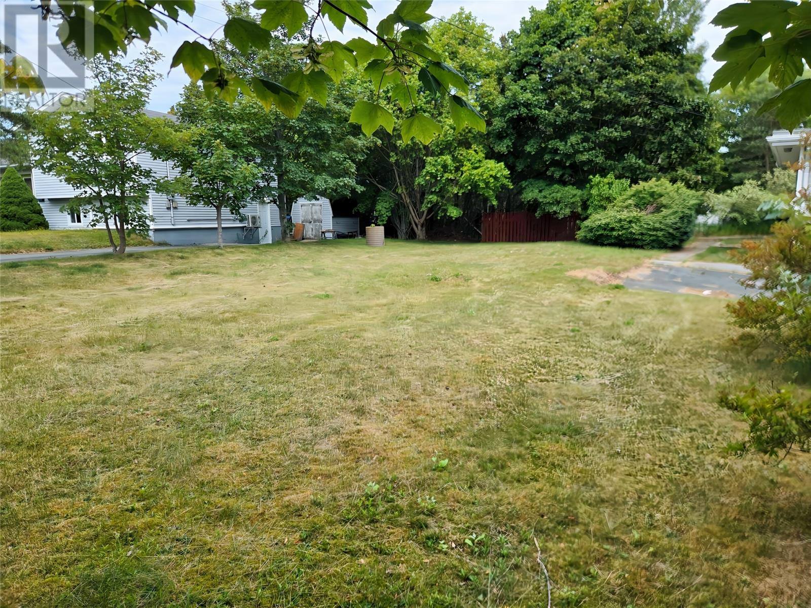 10 Hillview Avenue, photo 1 of 4