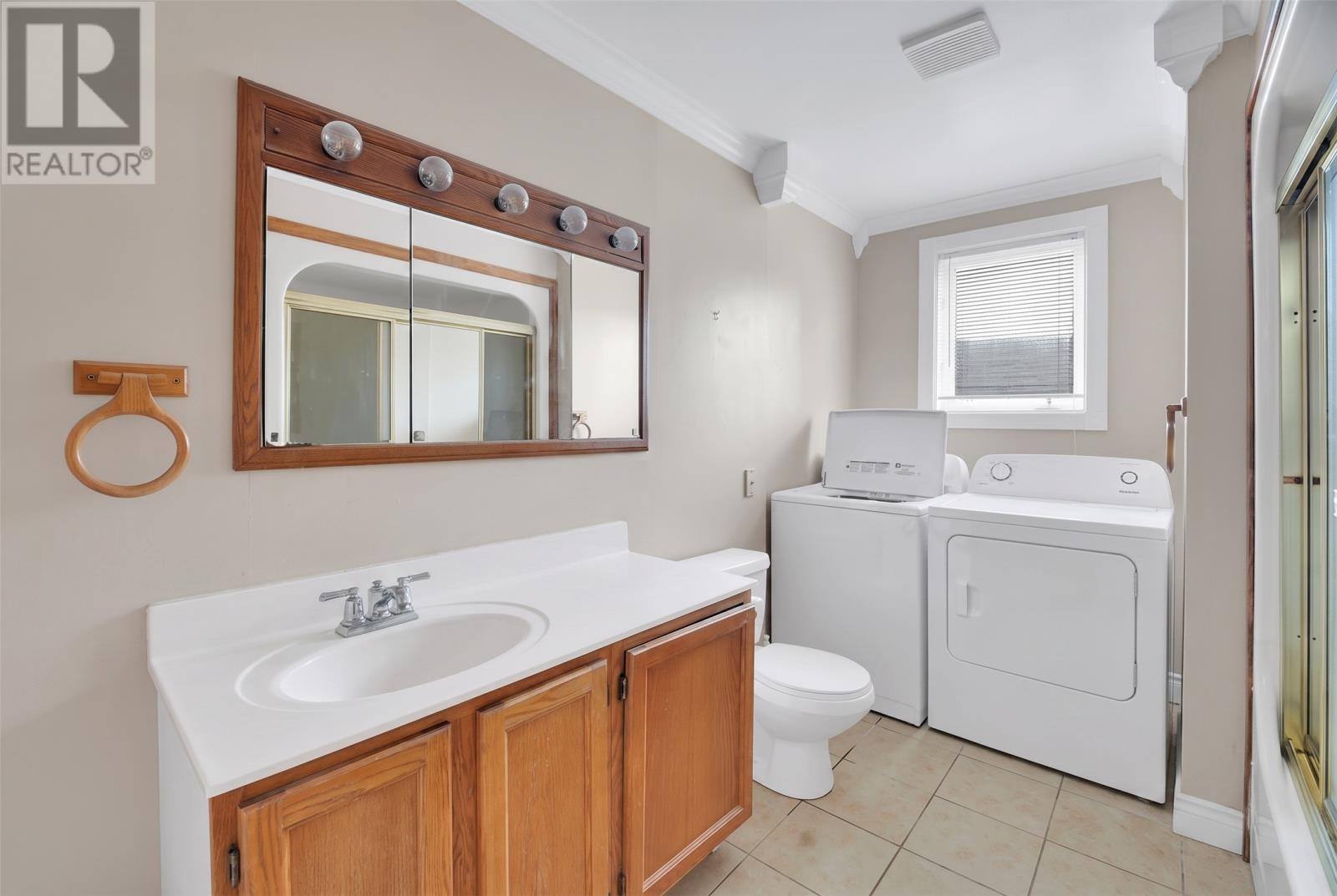26 Lloyd Crescent, photo 19 of 37