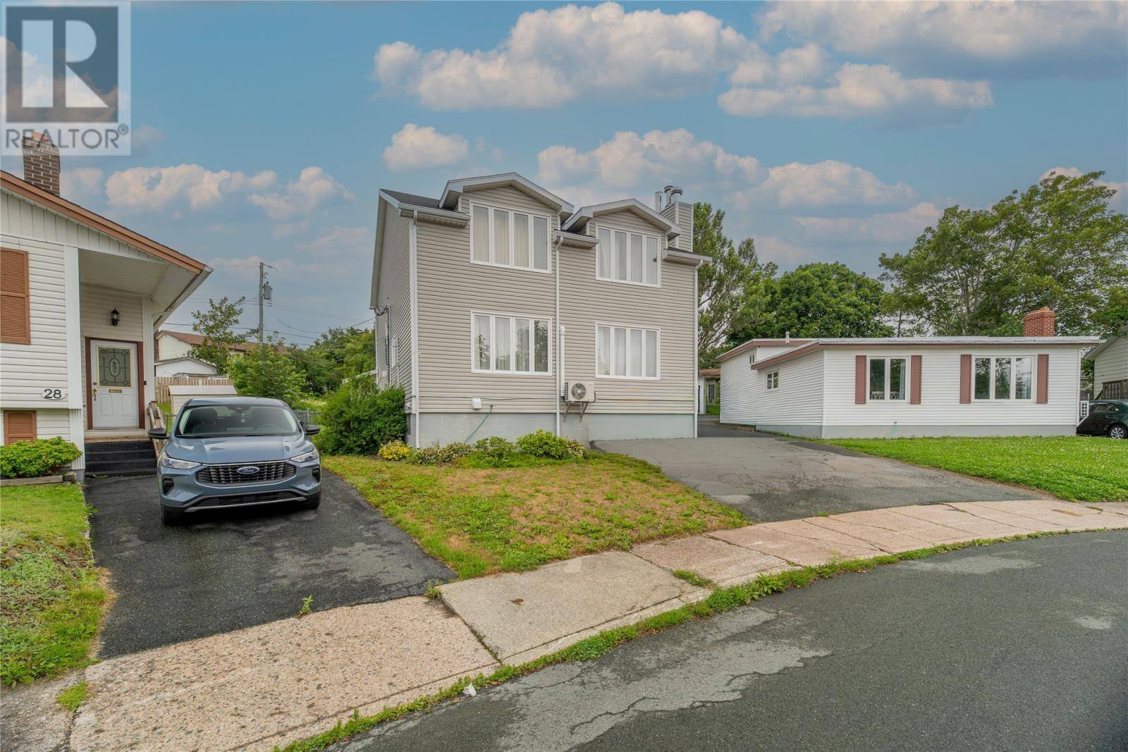 26 Lloyd Crescent, photo 2 of 37