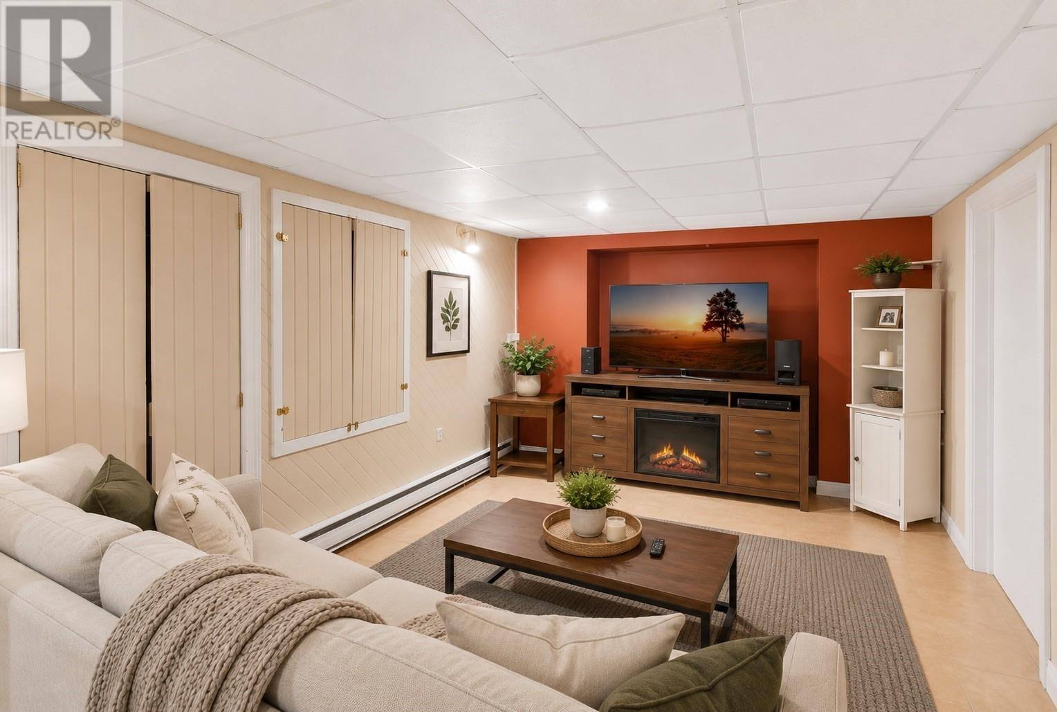 26 Lloyd Crescent, photo 28 of 37