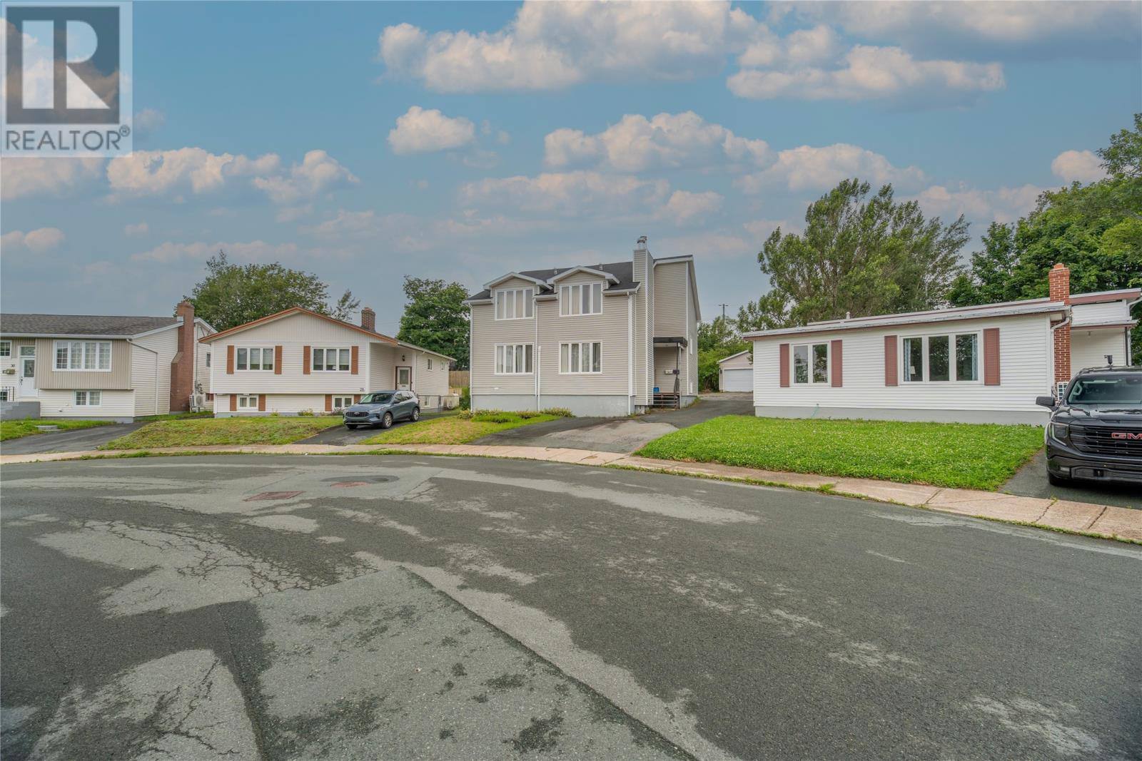 26 Lloyd Crescent, photo 3 of 37