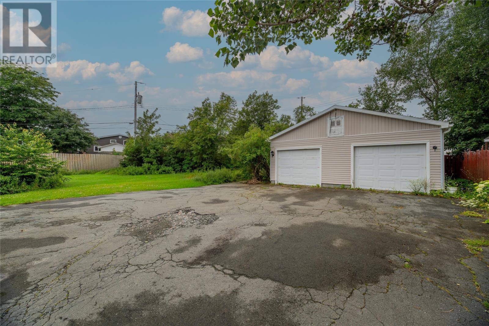 26 Lloyd Crescent, photo 5 of 37