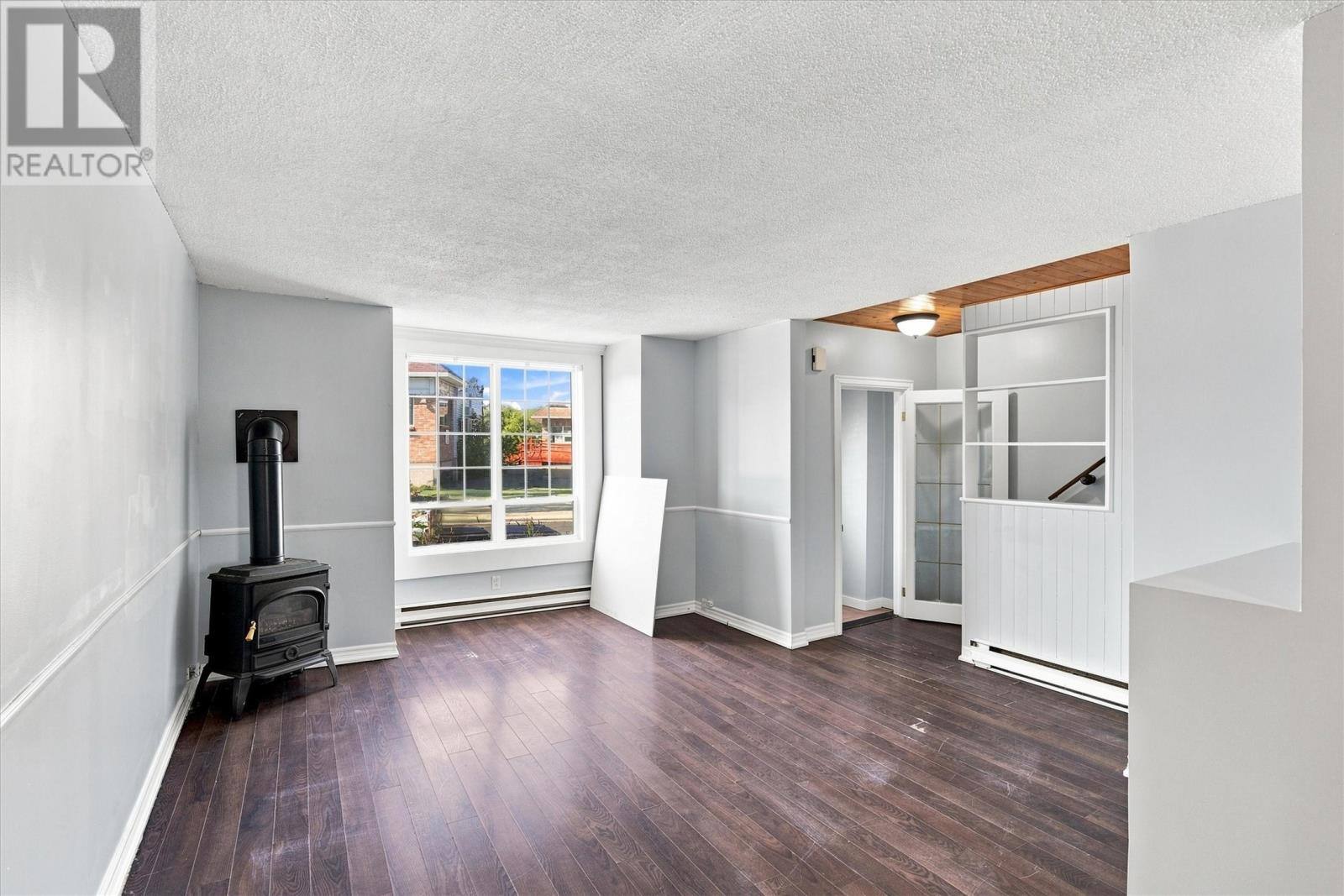 23 Campbell Avenue, photo 3 of 16