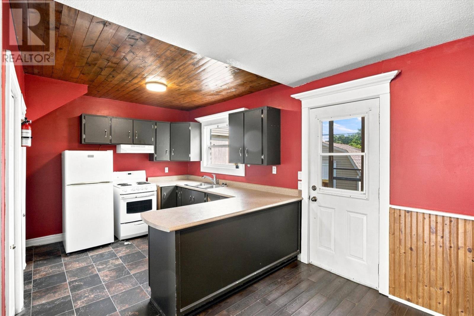 23 Campbell Avenue, photo 6 of 16