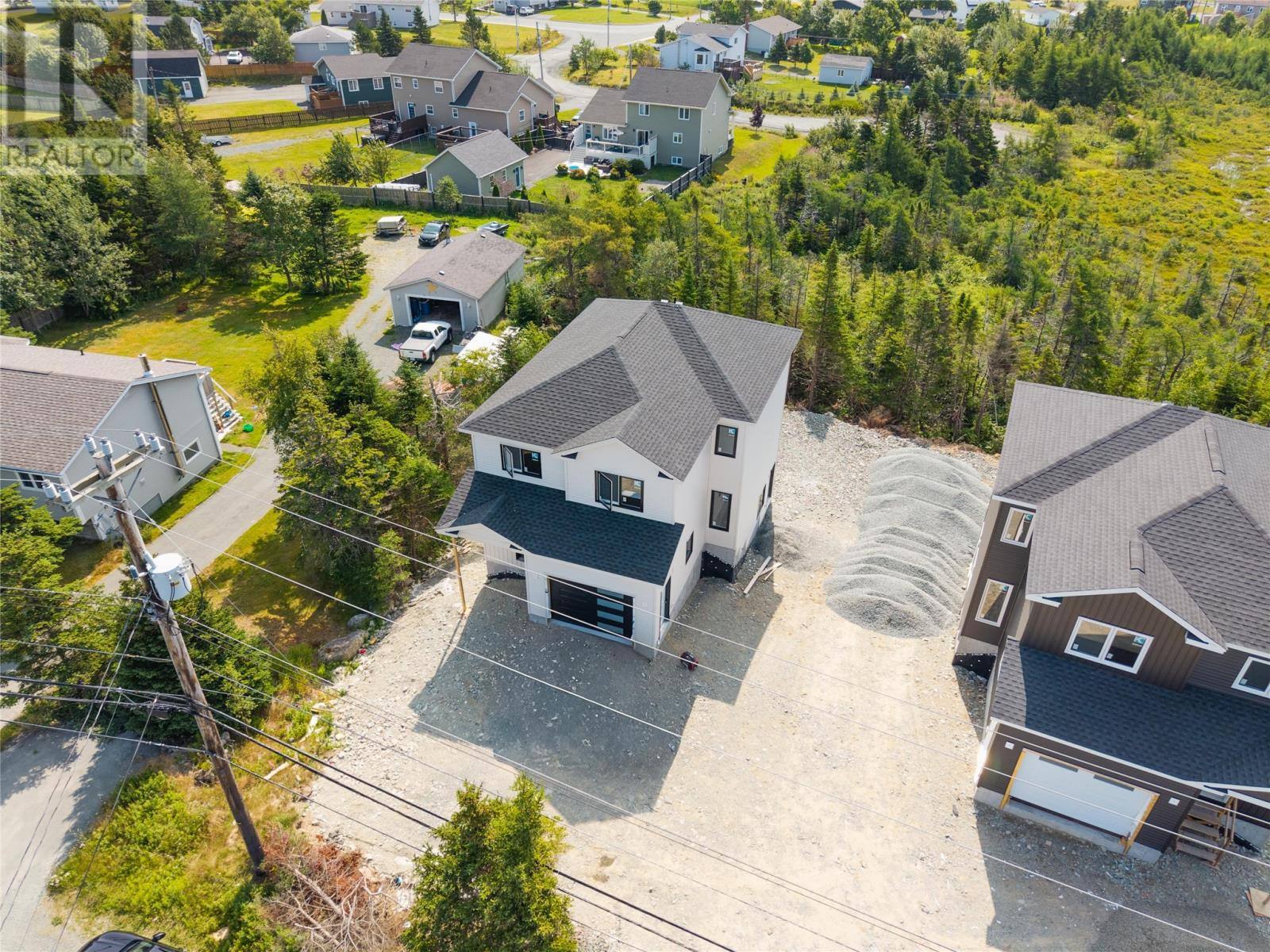 204 St Thomas Line, photo 2 of 23