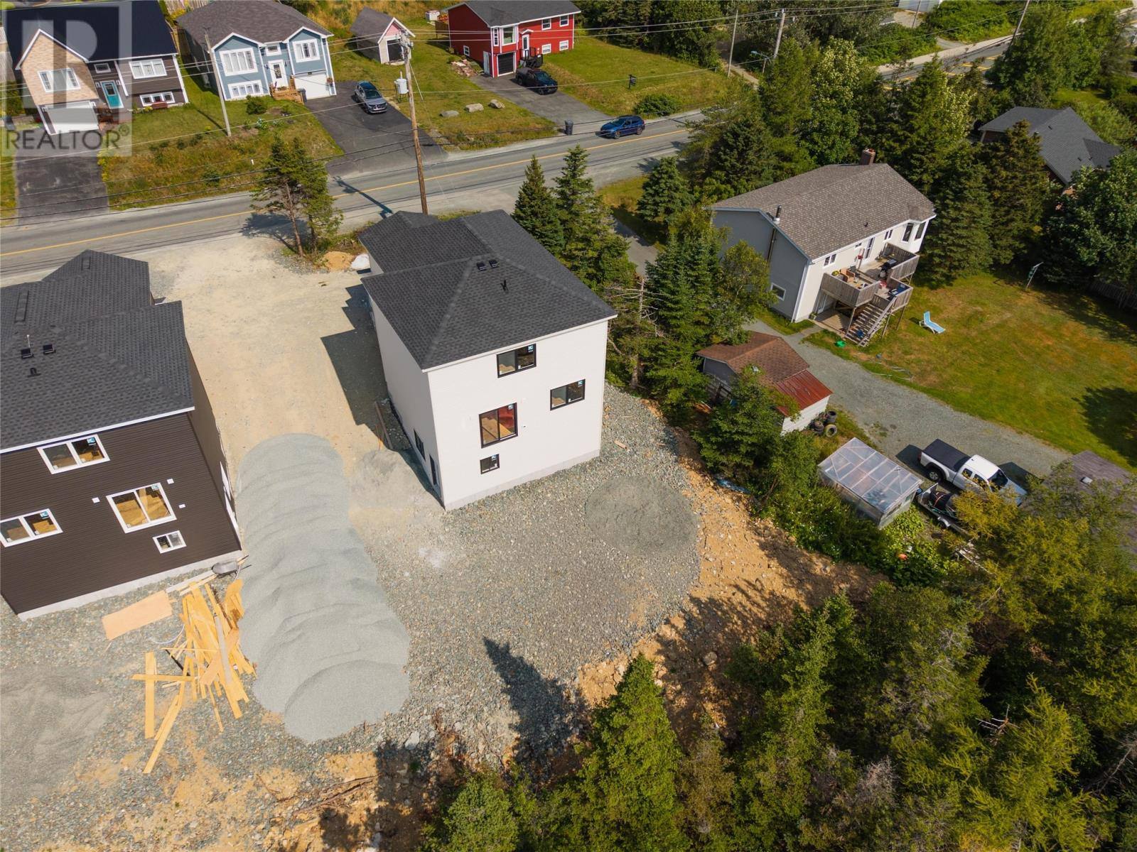 204 St Thomas Line, photo 3 of 23