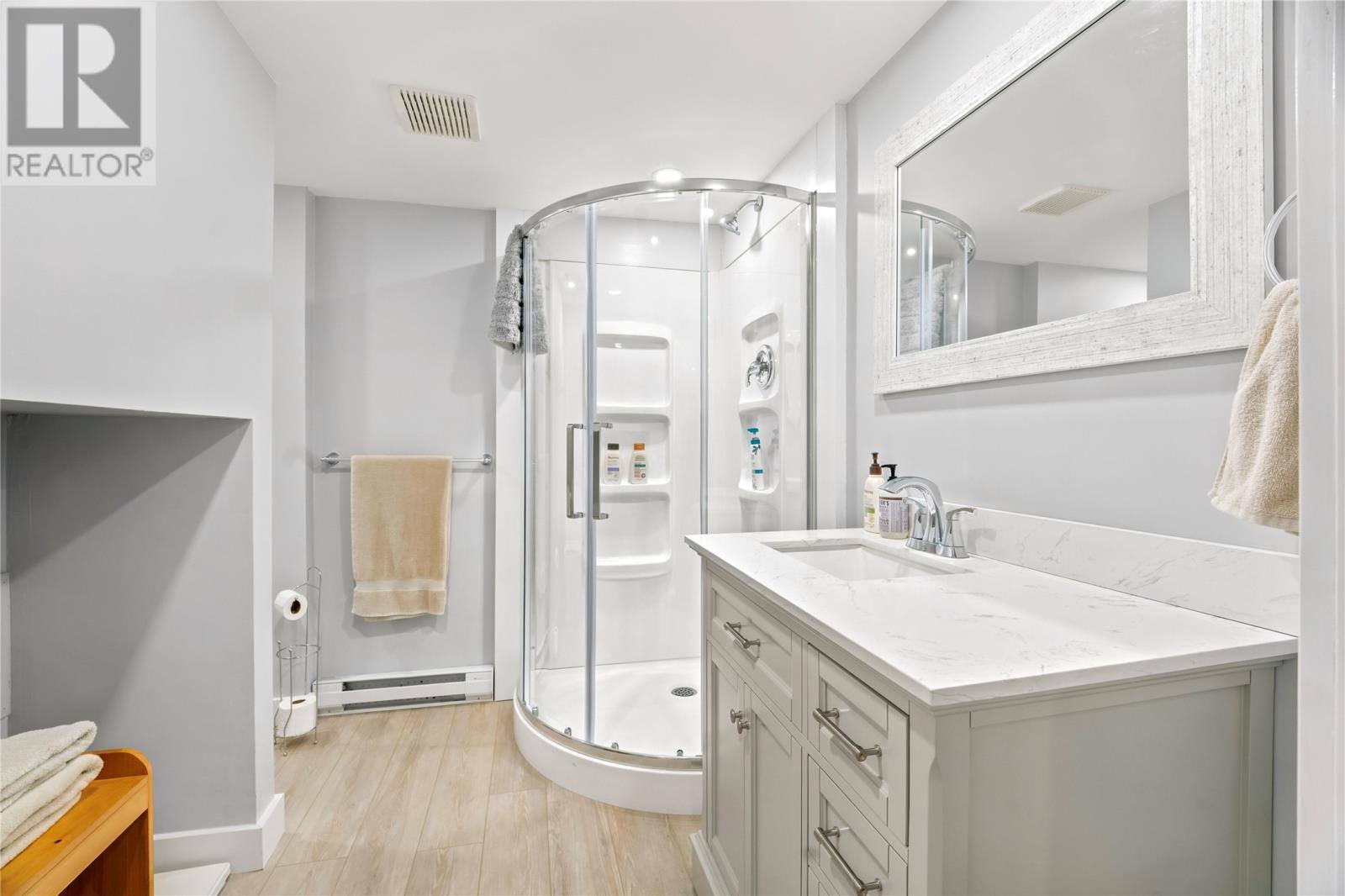 42 Empire Avenue, photo 25 of 47