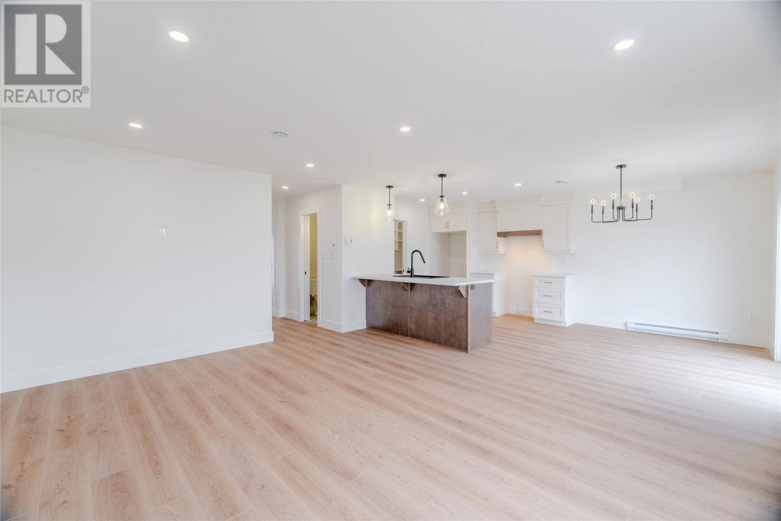 92 Trenton Drive, photo 11 of 38