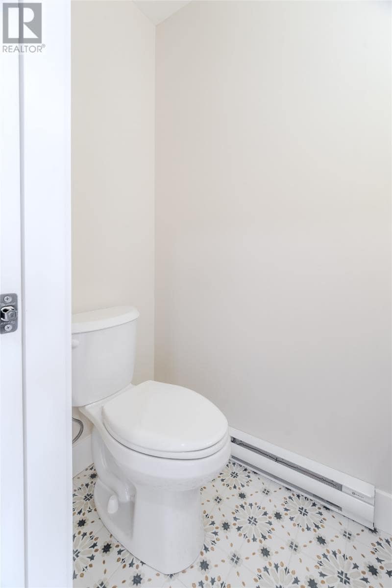 92 Trenton Drive, photo 13 of 38