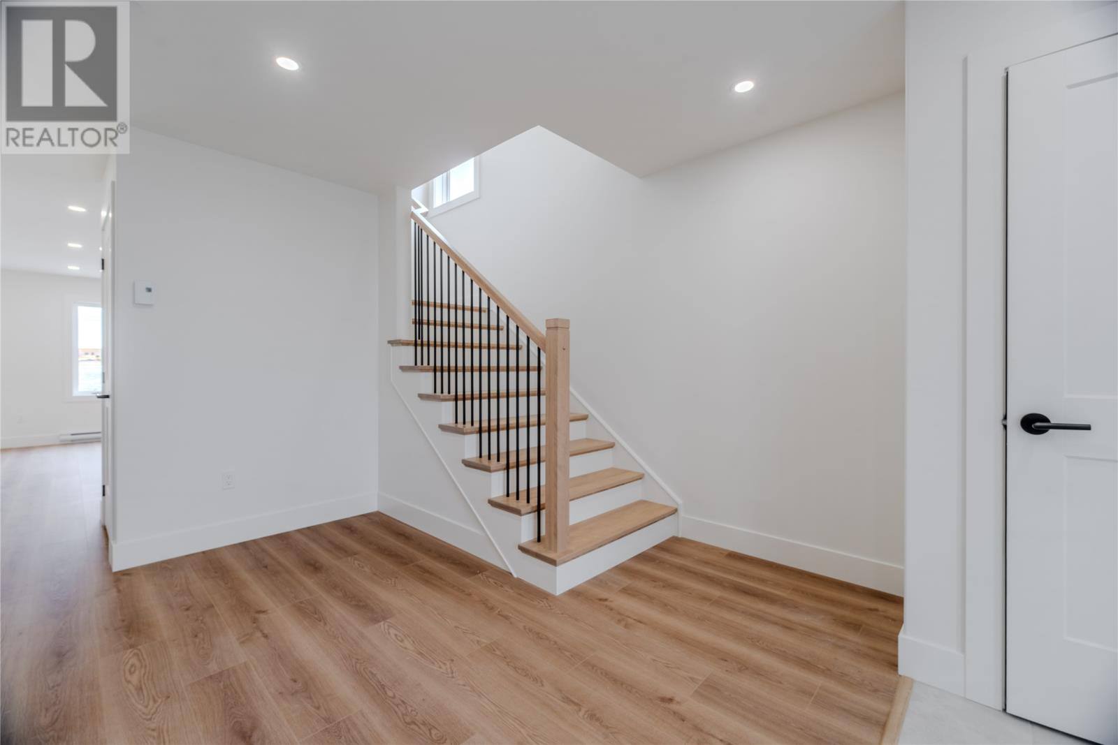 92 Trenton Drive, photo 15 of 38