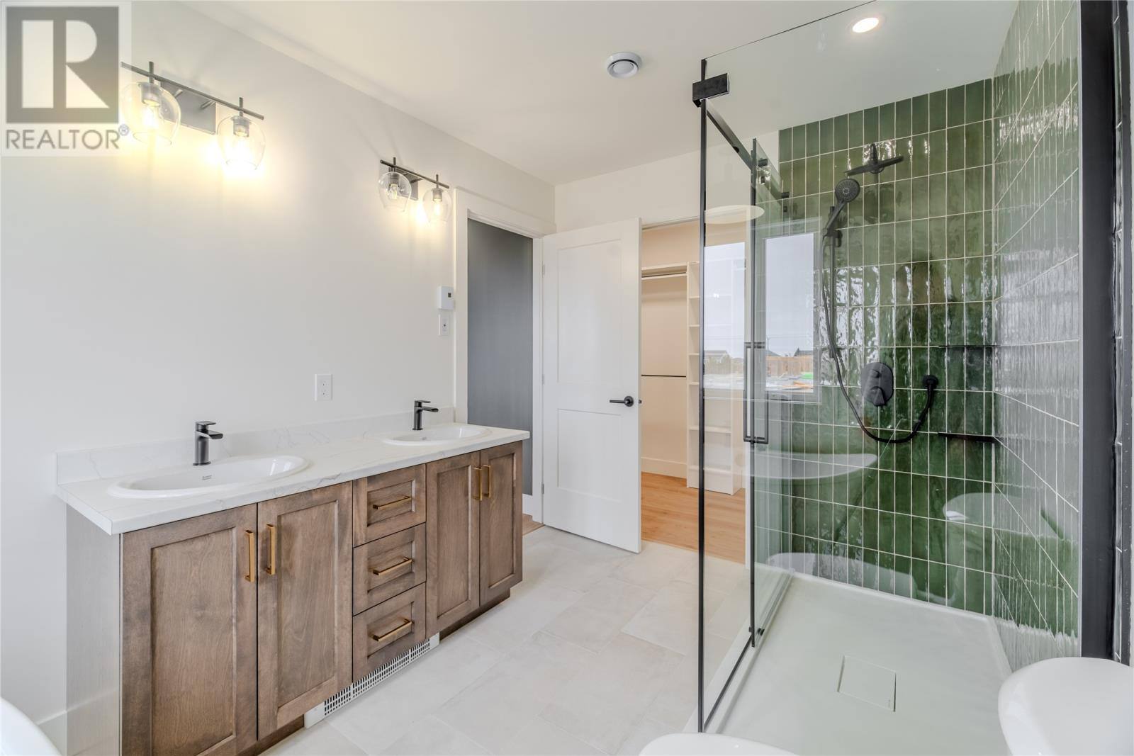92 Trenton Drive, photo 23 of 38