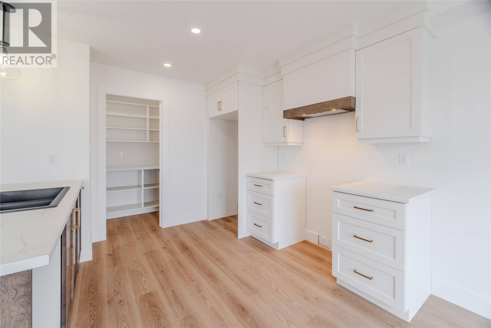 92 Trenton Drive, photo 5 of 38