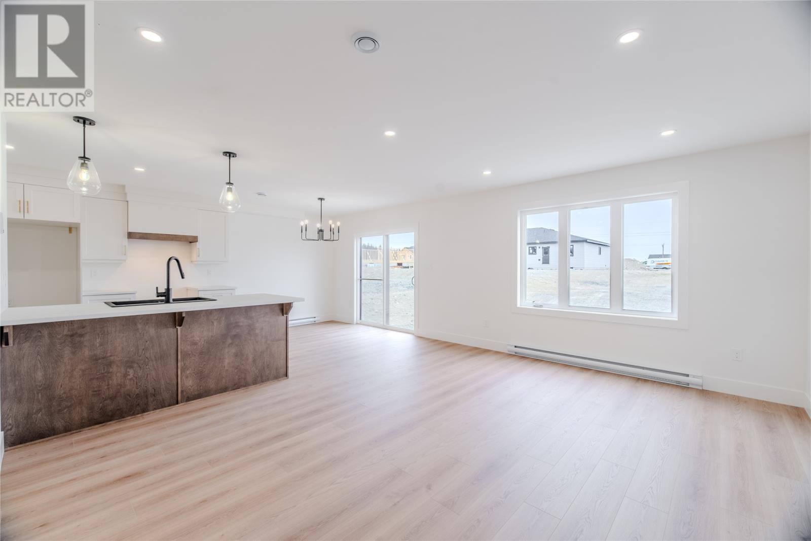 92 Trenton Drive, photo 9 of 38