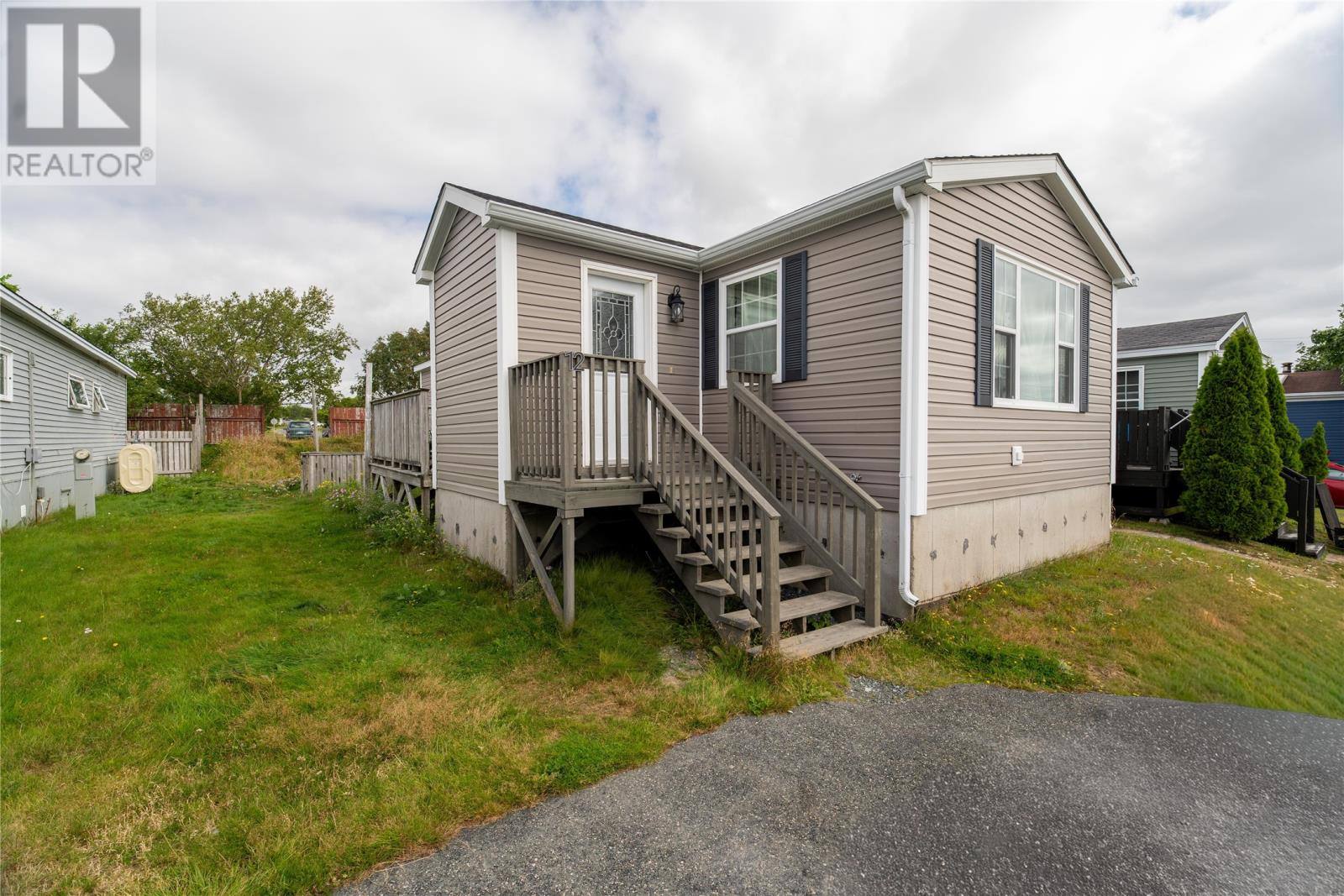 12 Ashgrove Drive, photo 1 of 17