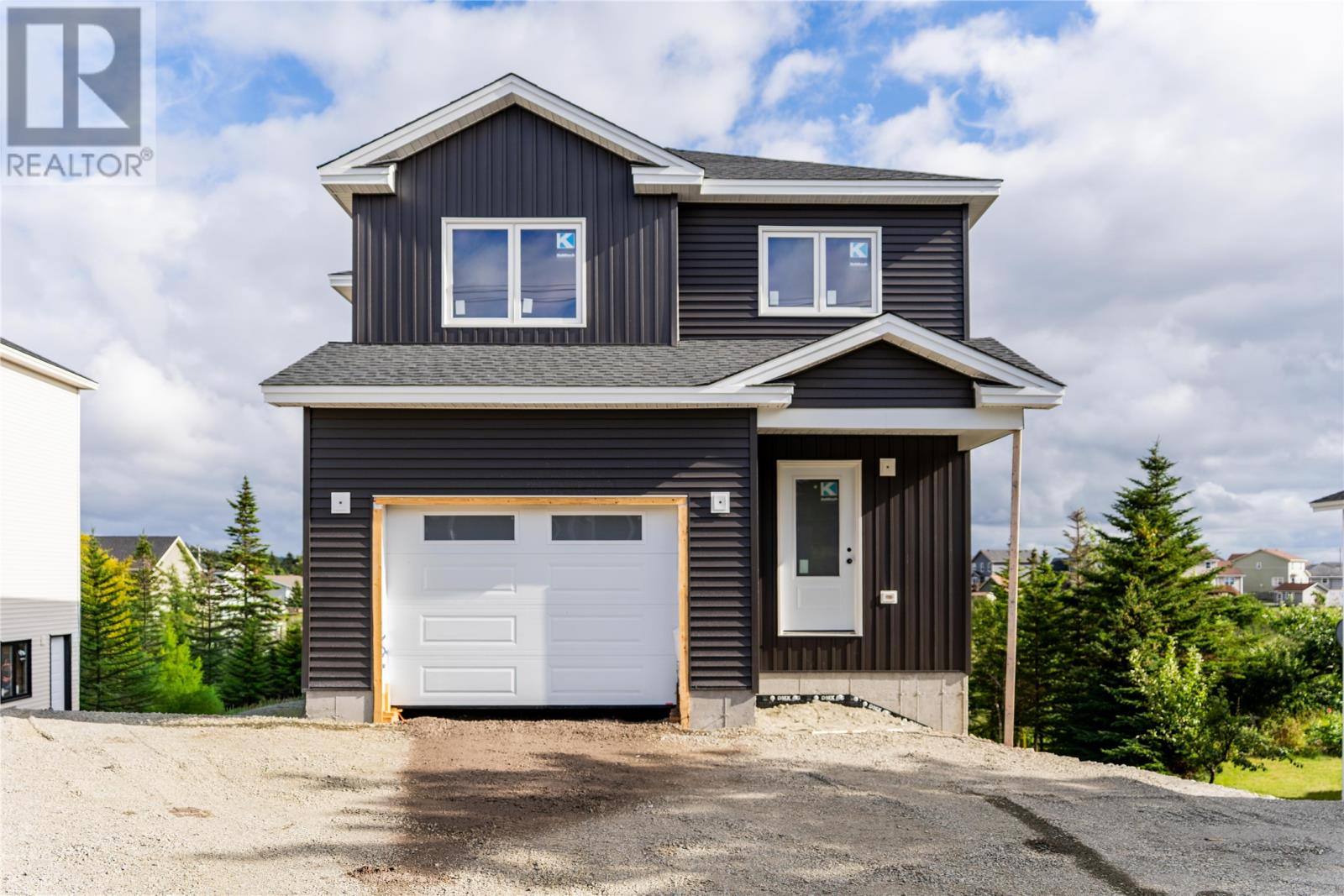 202 St Thomas Line, photo 1 of 18