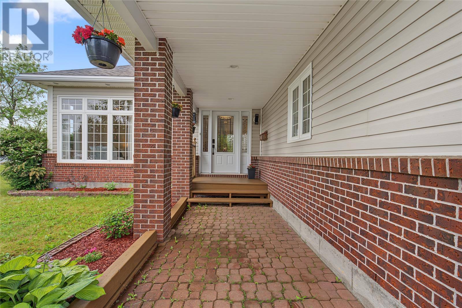 27 Mahogany Place, photo 2 of 50