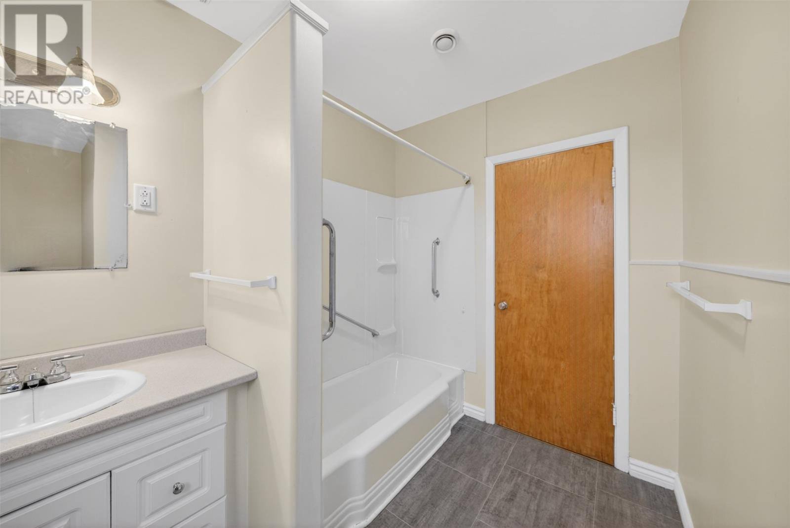 179 Empire Avenue, photo 16 of 20