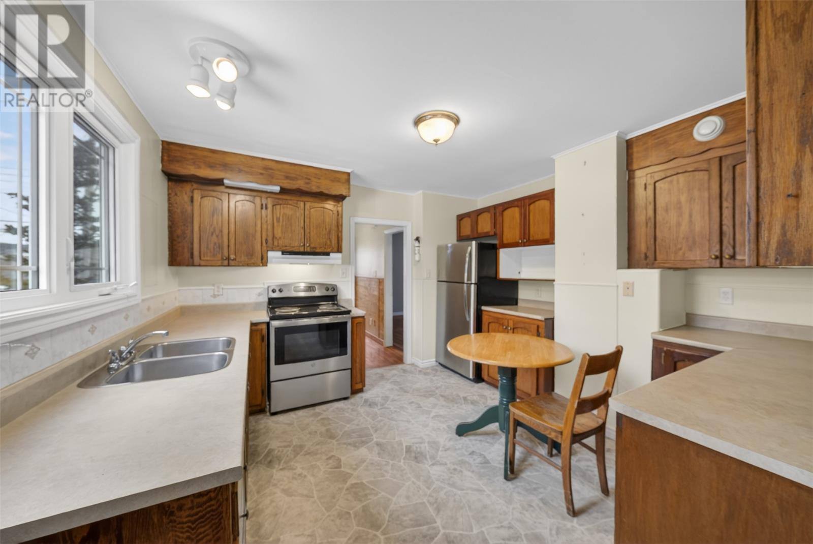 179 Empire Avenue, photo 5 of 20