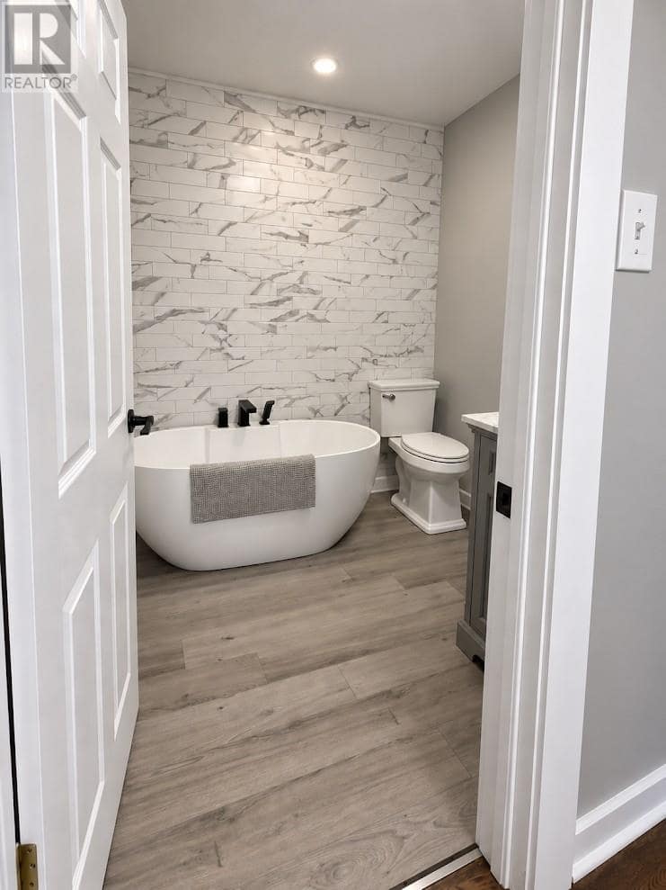 10 Roosevelt Avenue, photo 19 of 25