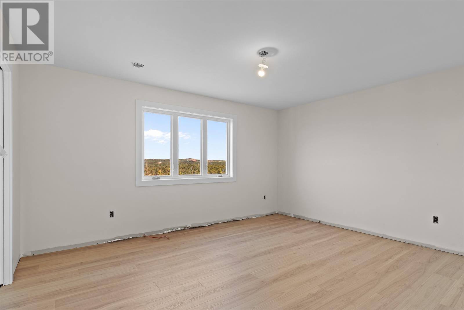 81 Trenton Drive, photo 13 of 27