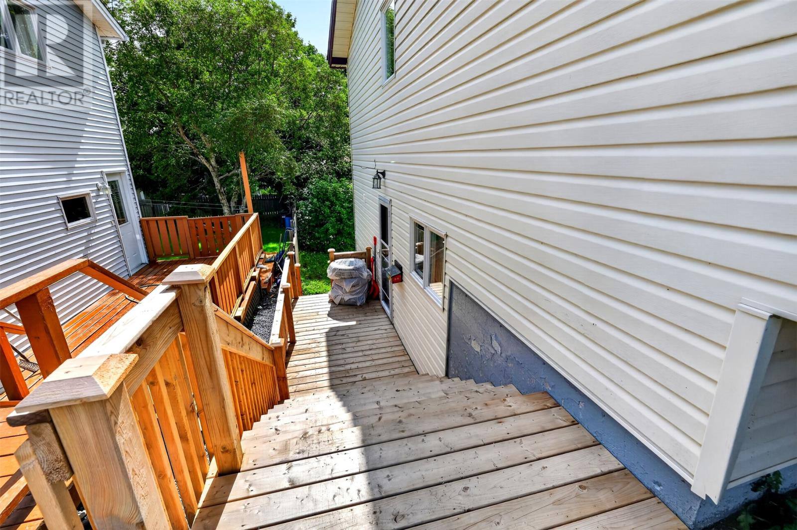 211 Canada Drive, photo 12 of 41